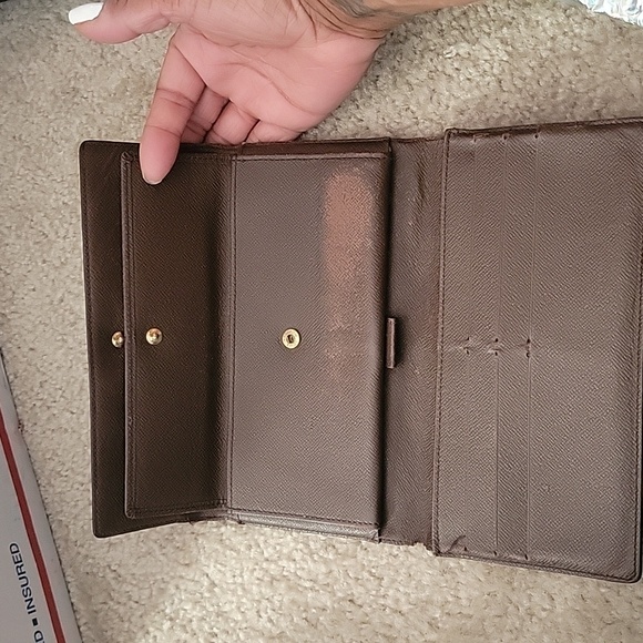 4. LV Damier Ebene Sarah Wallet Authentic - Picture 5 of 7